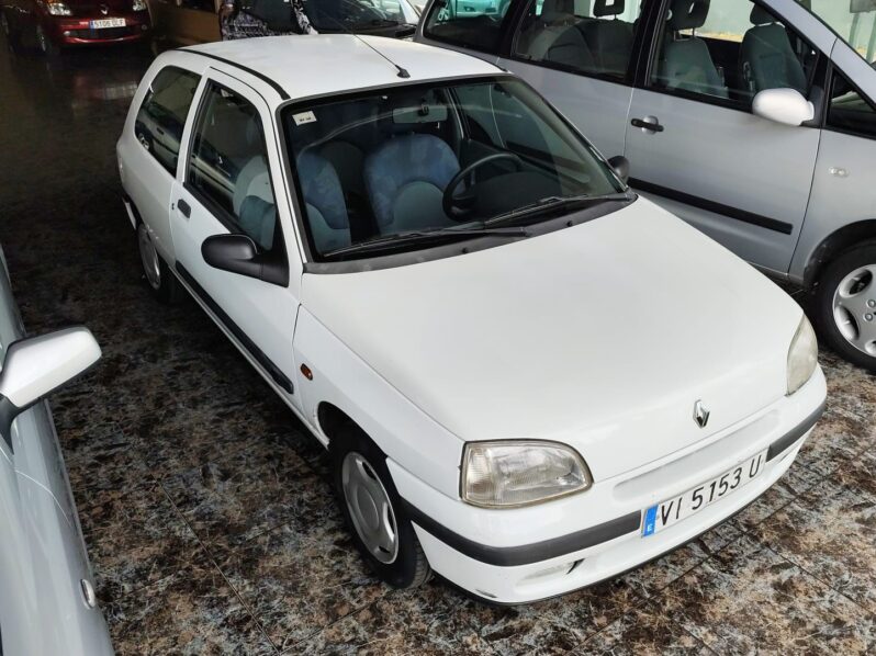 RENAULT CLIO 1.1 60CV lleno